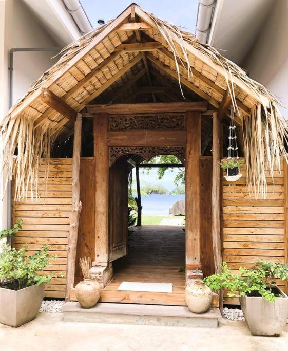 Bungalow Tiarii, Avec Acces Direct A Une Plage Privee Tevaitoa Esterno foto